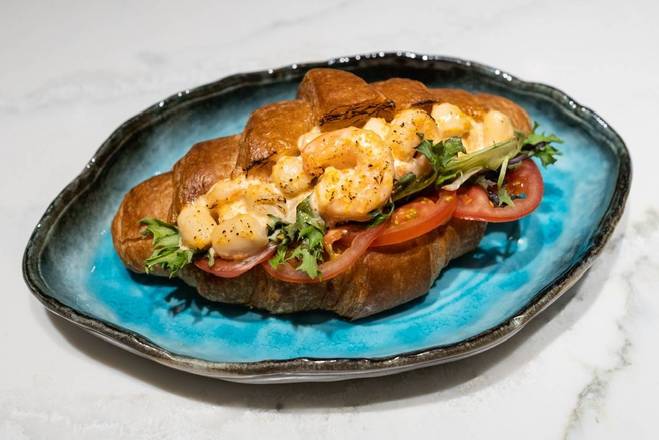 Masago bay scallop shrimp croissant 飛魚籽帶子蝦牛角包
